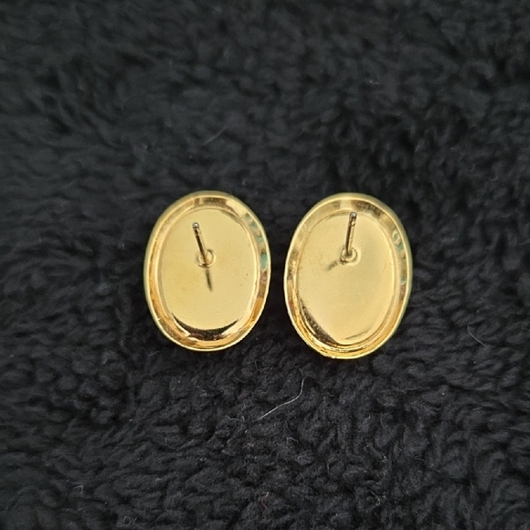 Elegant Gold and Pearl Earrings - Picture 4 of 4